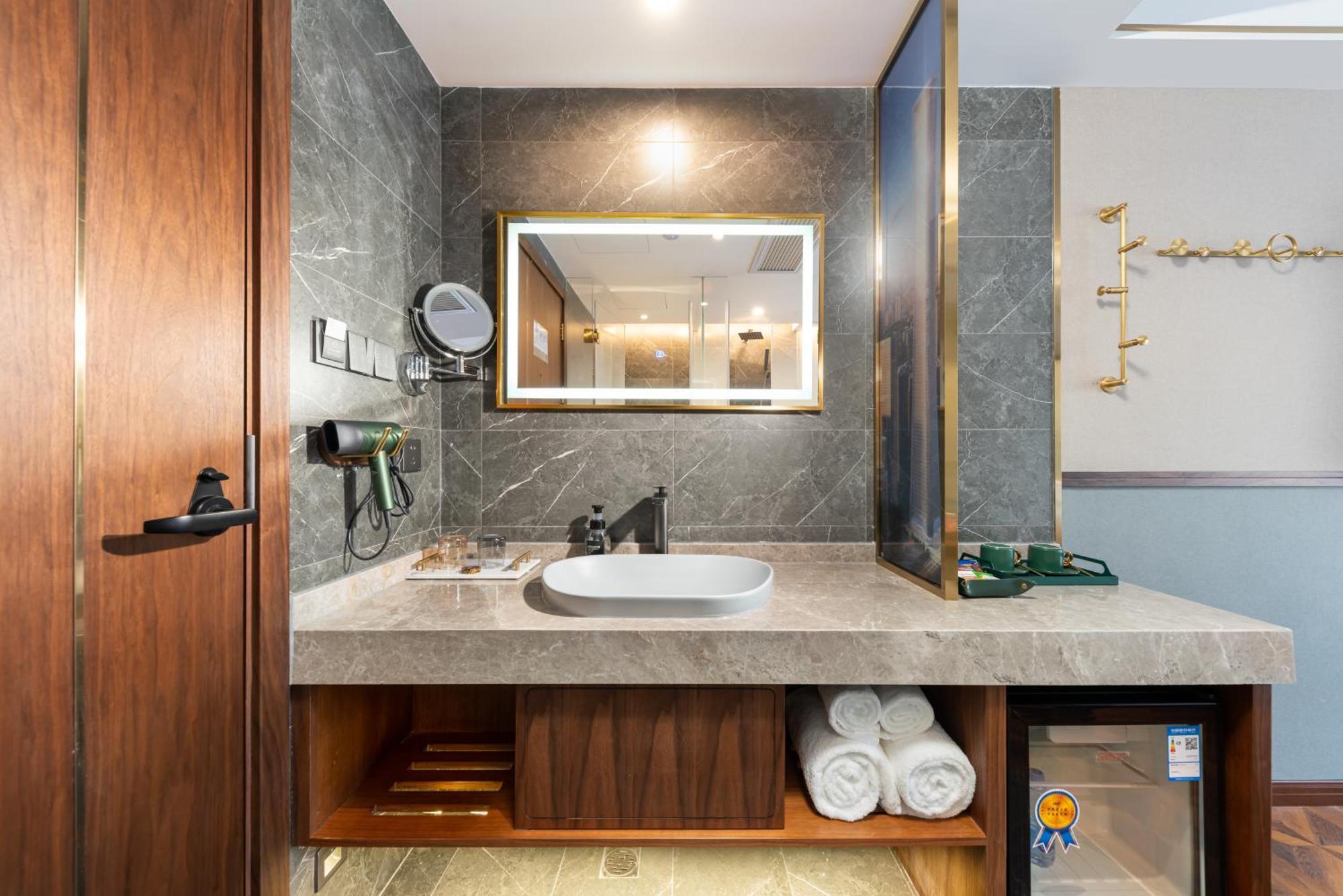 Nost Algia S Hotel Near Beijing Cbd - Cctv, China Zun, Skp And Sanlitun, Tian'Anmen Square, Forbidden City, Free Daily Necessities, Free Night Snack, Free Laundry, English Communication Well, Free Travel Advice , Free Gymnastic, 외부 사진