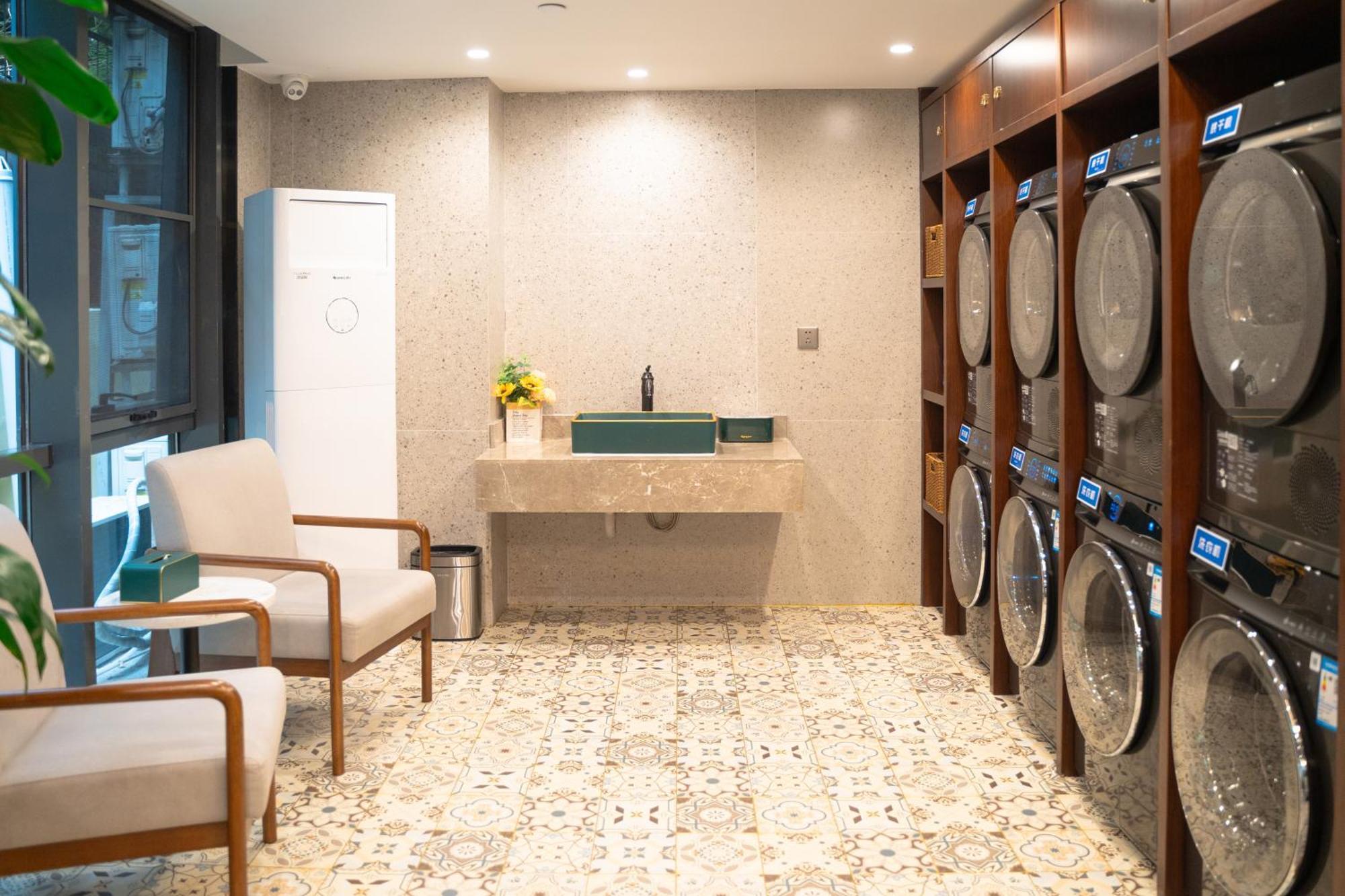 Nost Algia S Hotel Near Beijing Cbd - Cctv, China Zun, Skp And Sanlitun, Tian'Anmen Square, Forbidden City, Free Daily Necessities, Free Night Snack, Free Laundry, English Communication Well, Free Travel Advice , Free Gymnastic, 외부 사진