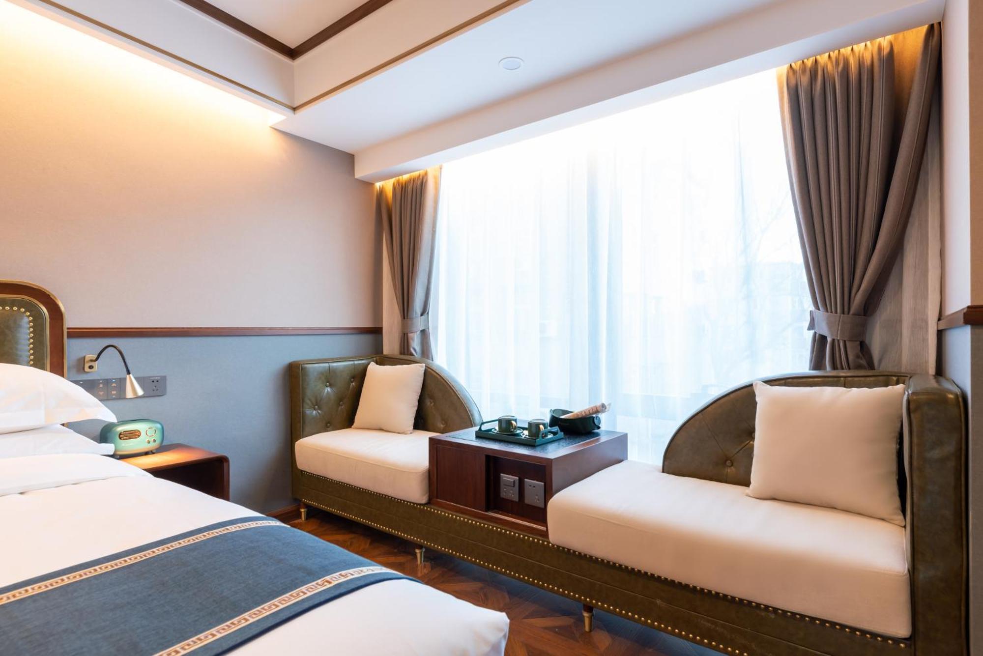 Nost Algia S Hotel Near Beijing Cbd - Cctv, China Zun, Skp And Sanlitun, Tian'Anmen Square, Forbidden City, Free Daily Necessities, Free Night Snack, Free Laundry, English Communication Well, Free Travel Advice , Free Gymnastic, 외부 사진
